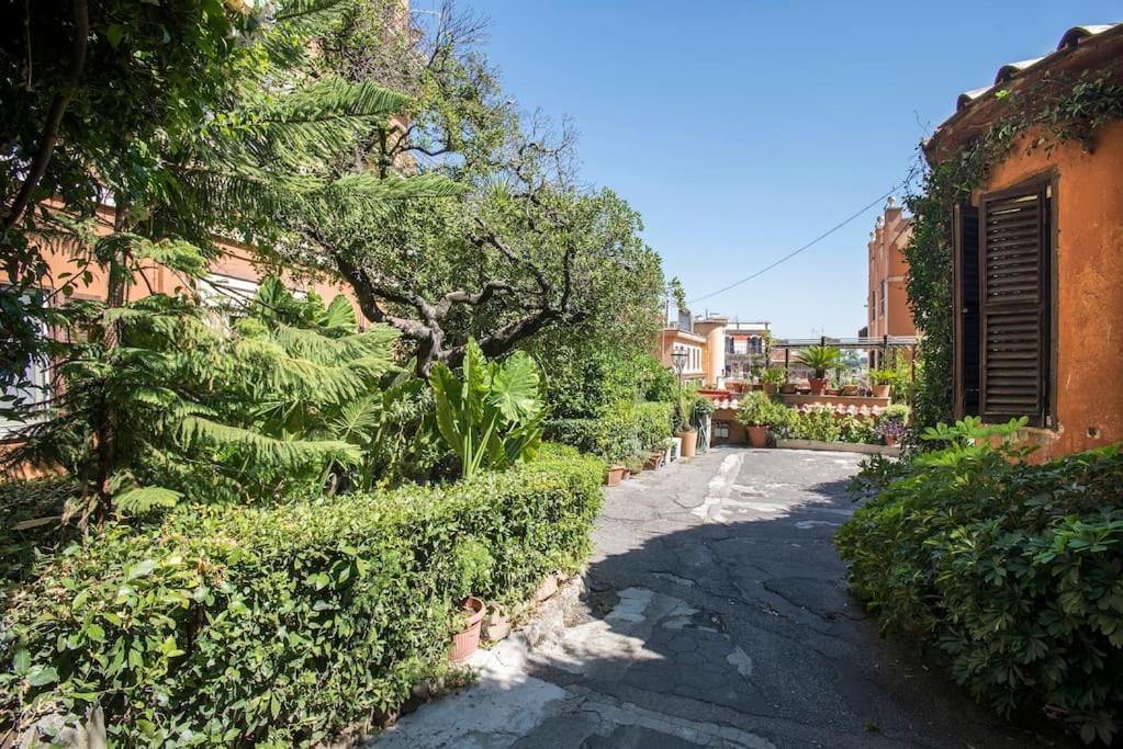 Vittoria In Trastevere Apartment *